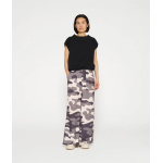 wide pants camo