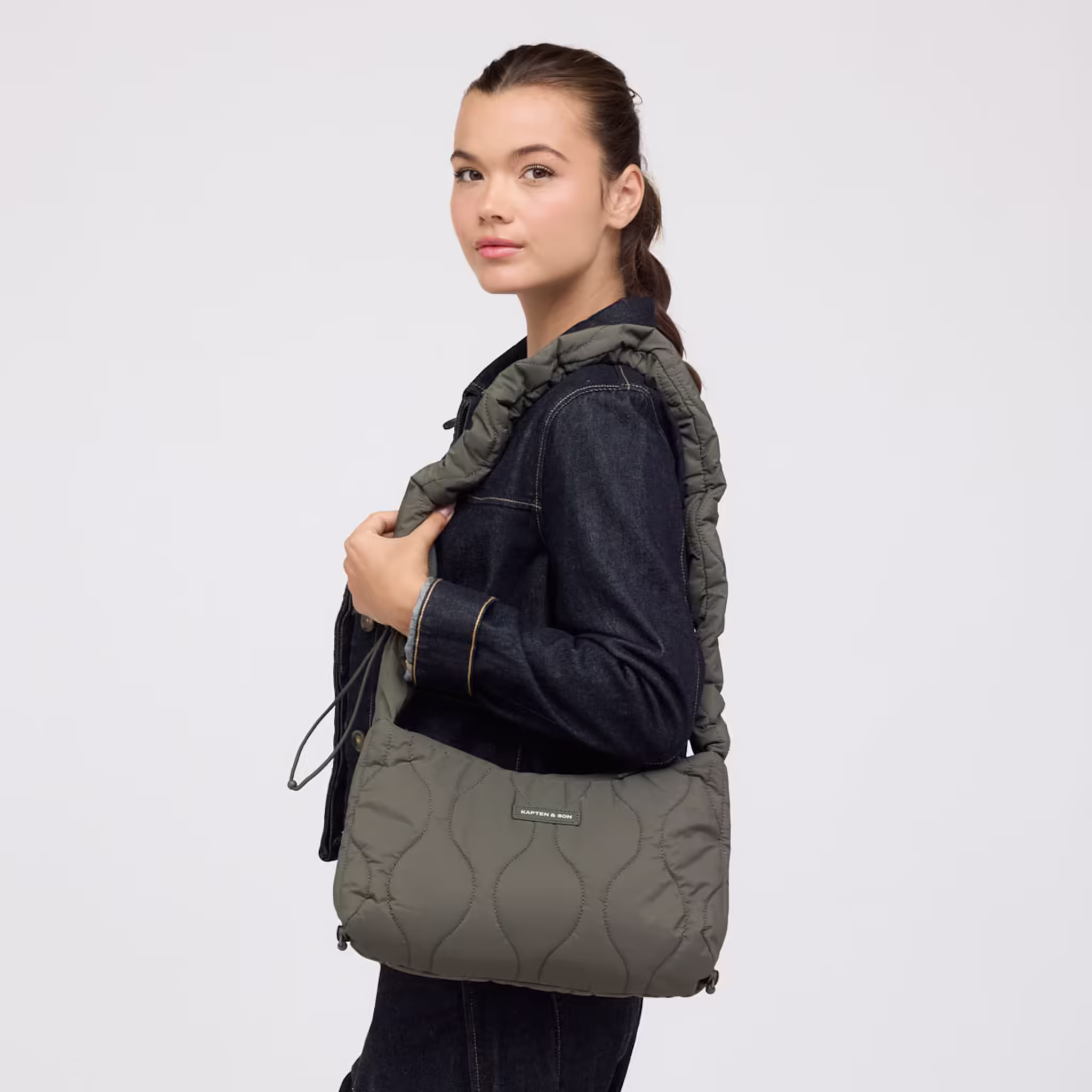 kapton & son tasche 1 Skara Small Quilted Khaki – Bild 1